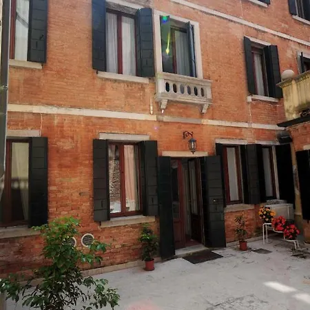 Ca' Del Cortile Apartmán *